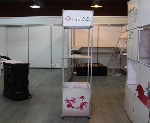 供应展览展示器材，天地柱，沙滩旗，拉网展架，易拉宝等