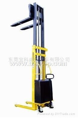 半电动堆高叉车