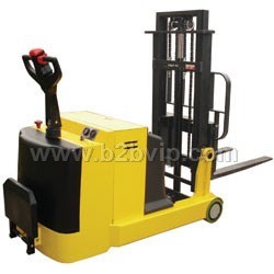 平衡式电动堆高叉车