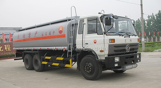 东风后八轮运油车_东风运油车_大型运油车