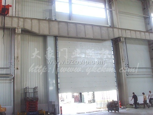 工业垂直提升门