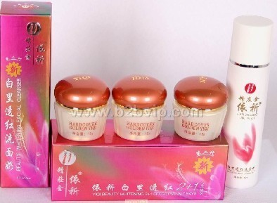 依祈白里透红化妆品2+1套装158元
