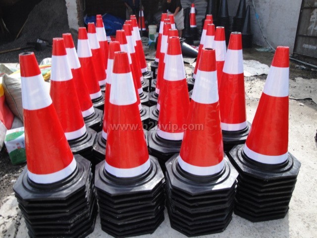 70cm不发黄路锥