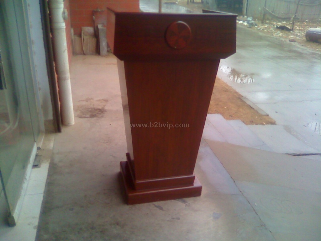 郑州出租帐篷，郑州出租桌椅，郑州出租黑皮椅子，郑州出租隔离带