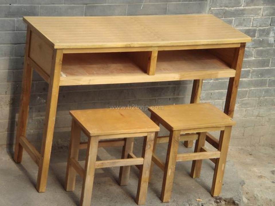 70年代学校老式课桌椅