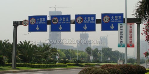 交通信号灯、监控、立柱