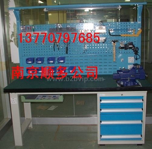 供应南京钳工台、推荐轻.中.重型工作台,--13770797685
