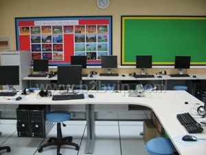 上海英国国际学校家具供应商OF365学校家具网电脑教室