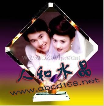 水晶影像烟缸&nbsp;水晶内雕，水晶奖杯、水晶烟缸