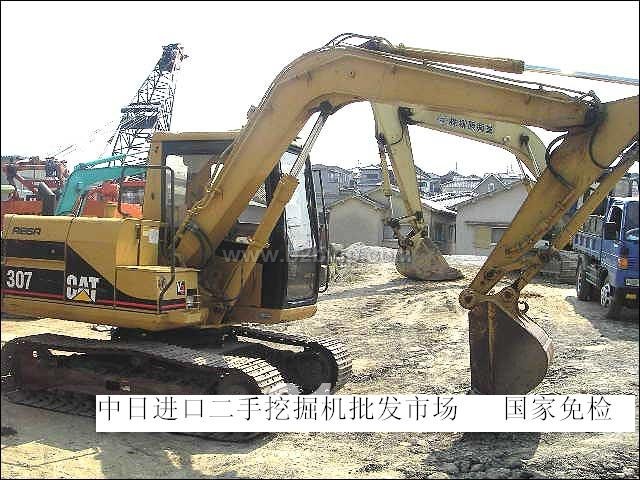 出售中型挖掘机，中型挖掘机