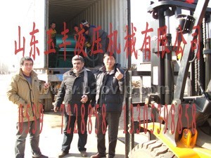 )道路隔离栏自动清洗车