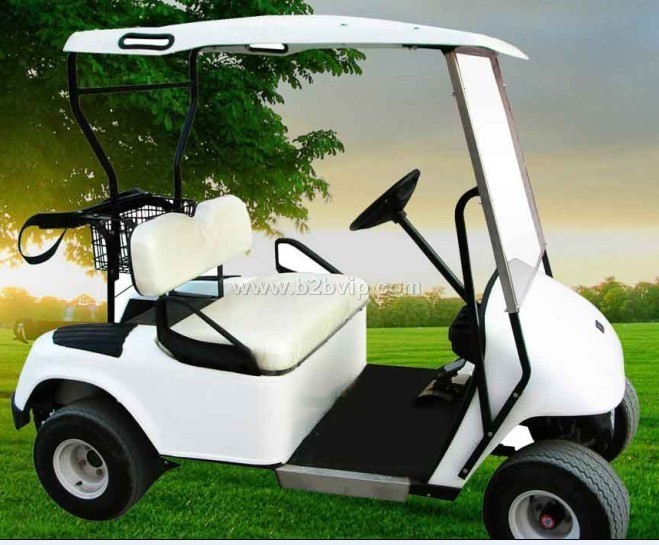 两座高尔夫球车