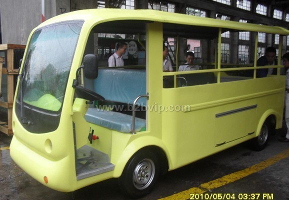 二十二座电动小巴